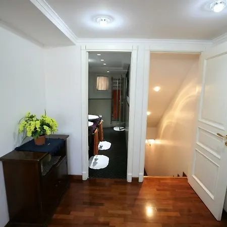 度假居 瓦坎泽马利迪度假屋 *